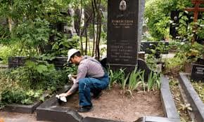 Уход за могилами